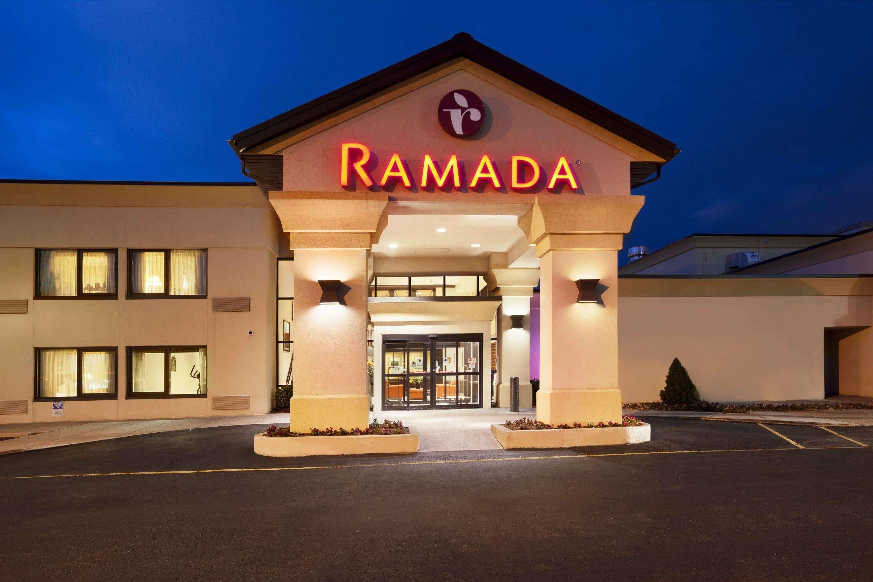 Ramada By Wyndham Newark/Wilmington Hotel Exterior photo
